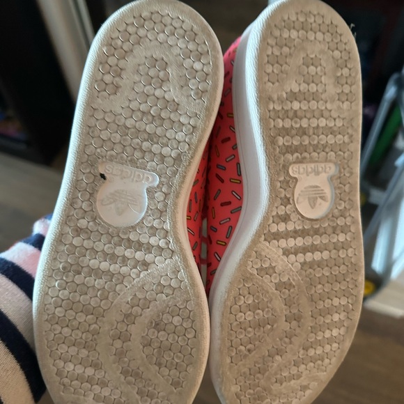 Simpsons Adidas shoes 6 women’s, 4 men’s - Picture 5 of 5